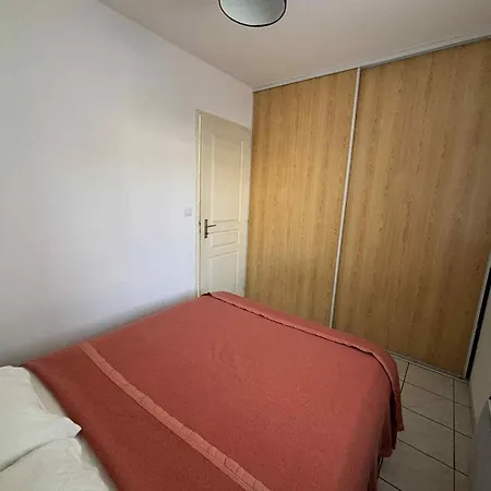 T2 A 100m De La Avec Parking Privatif - Fr-1-194-359 *