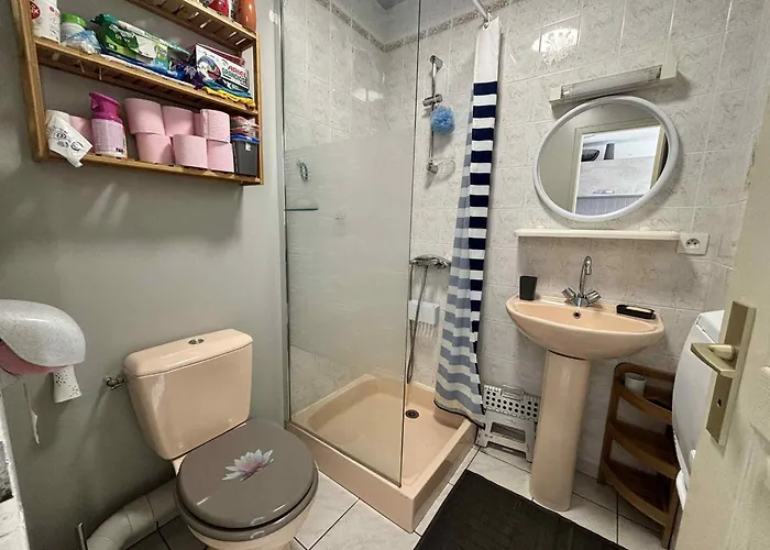 T2 A 100m De La Avec Parking Privatif - Fr-1-194-359 *